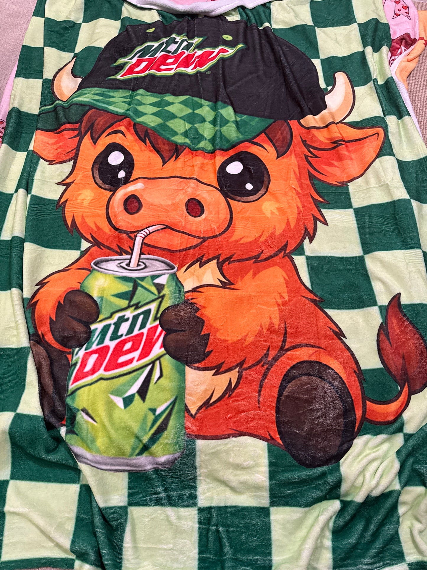 MOUNTAIN DEW, HIGHLAND COW THROW BLANKET