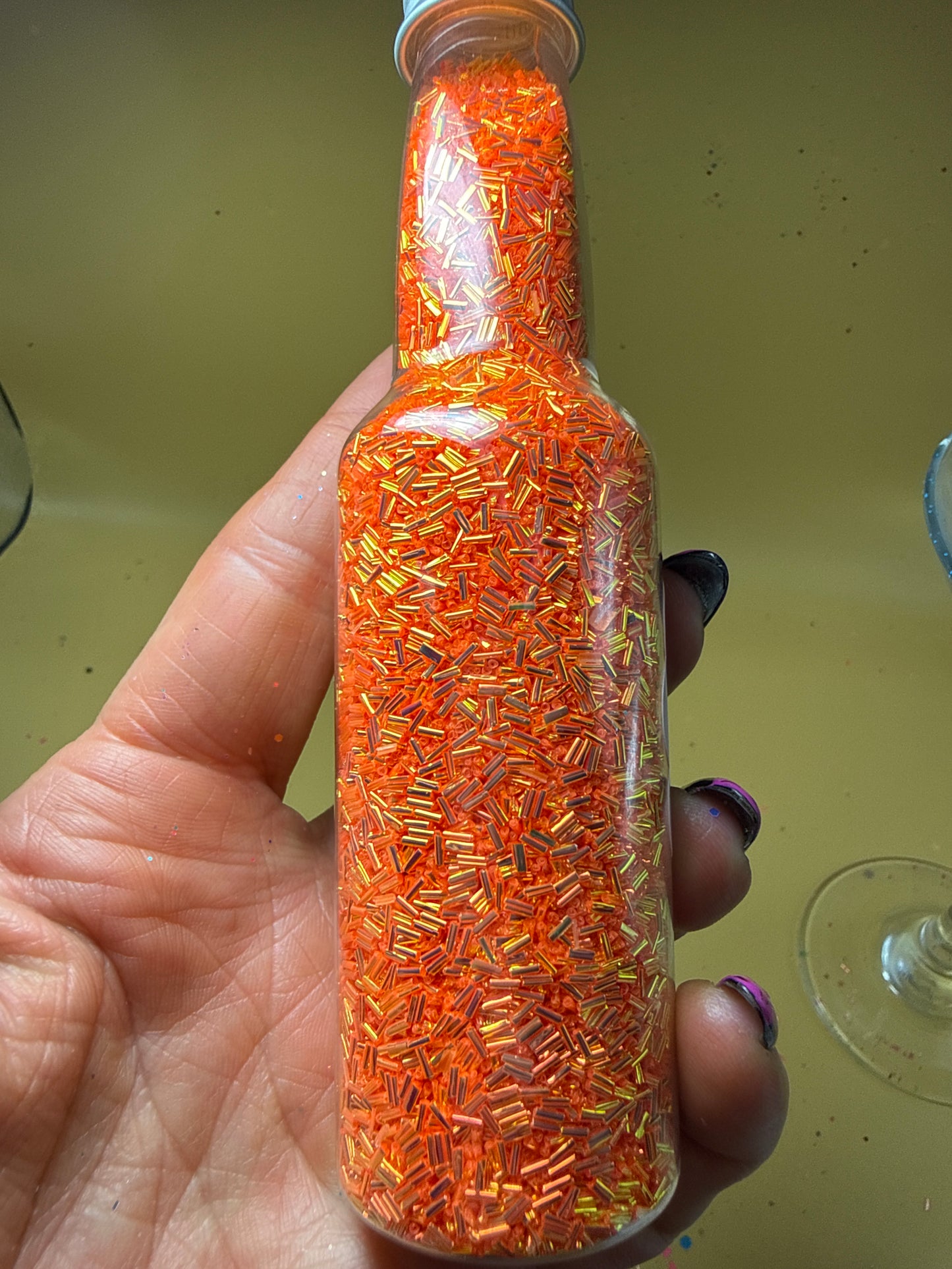 1043 Orange tinsel