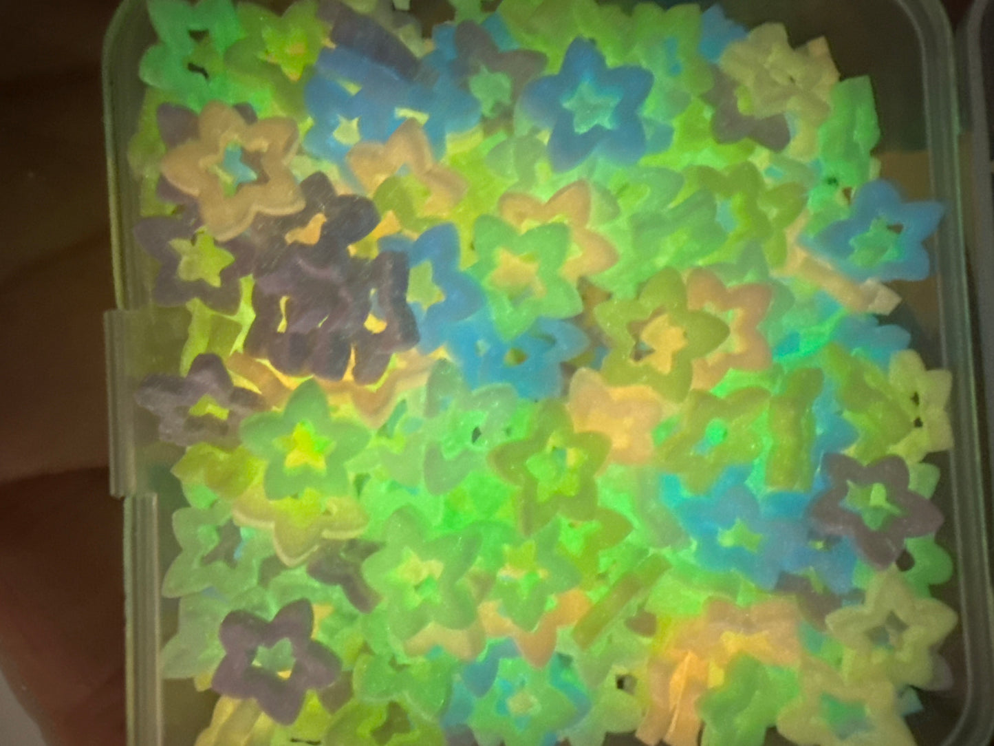 #1010 GLOW IN THE DARK HOLLOW STARS