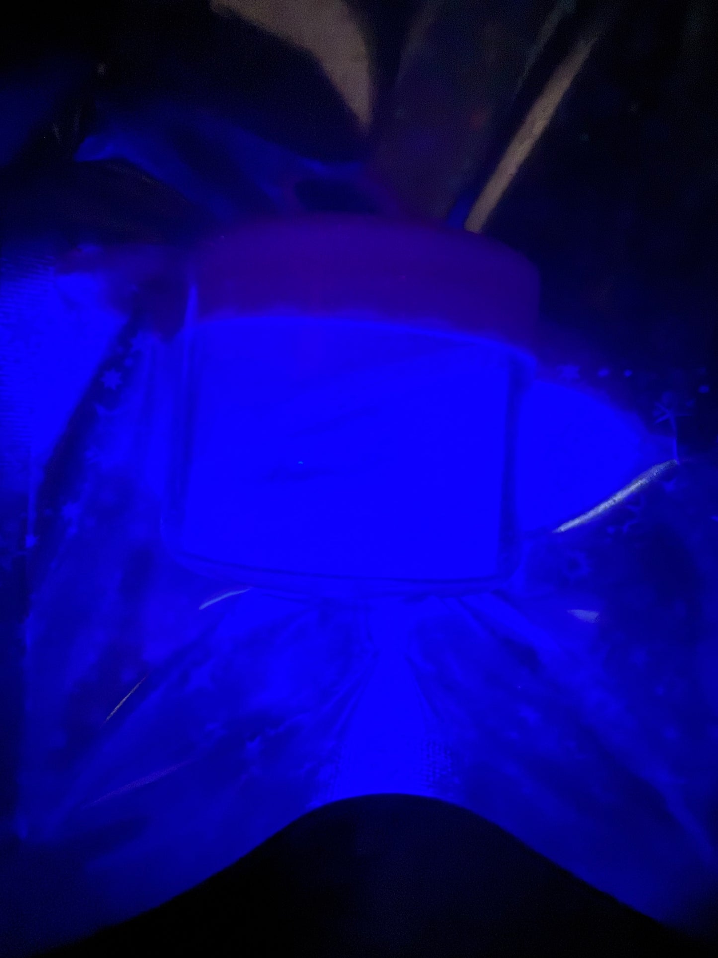 WHITE PIGMENT, GLOWS PURPLE