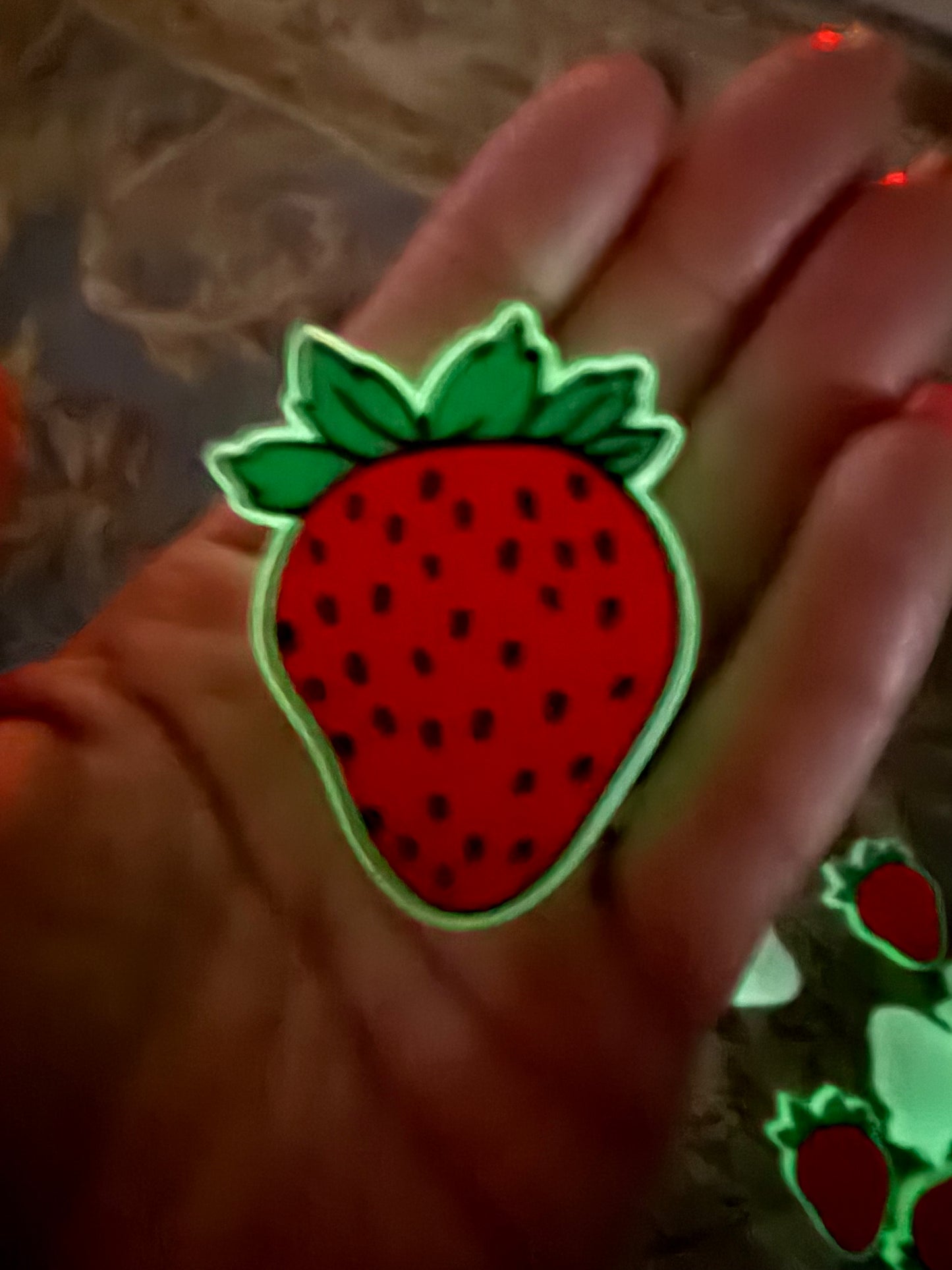 STRAWBERRY STRAW HUGGIES GLOW IN THE DARK