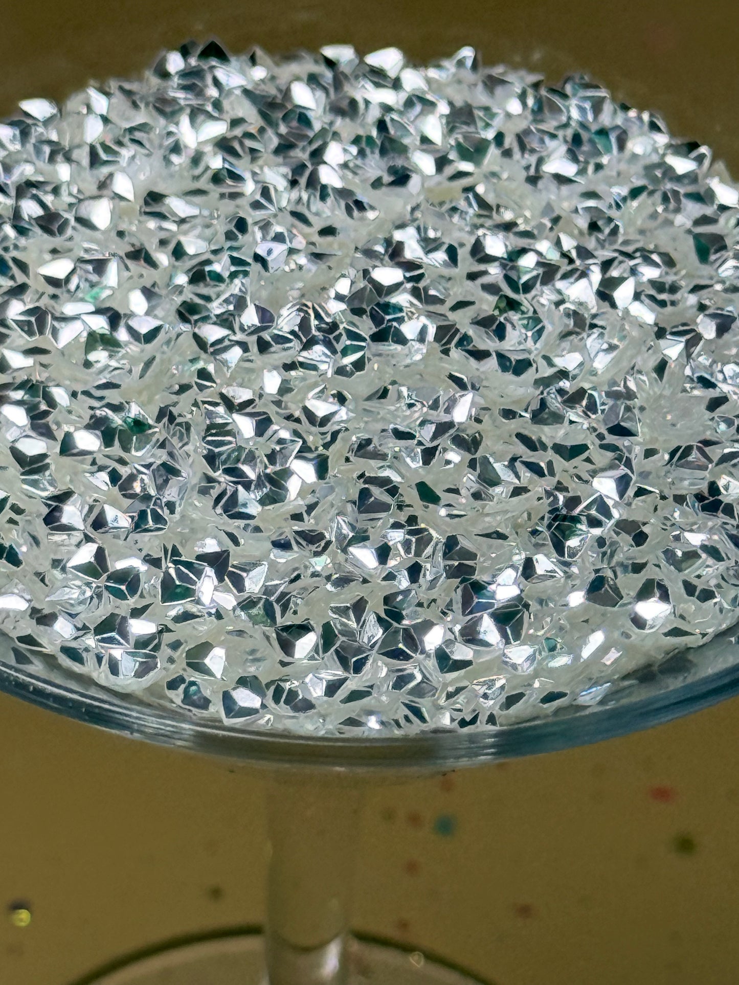 1052 WHITE AND SILVER DIAMONDS