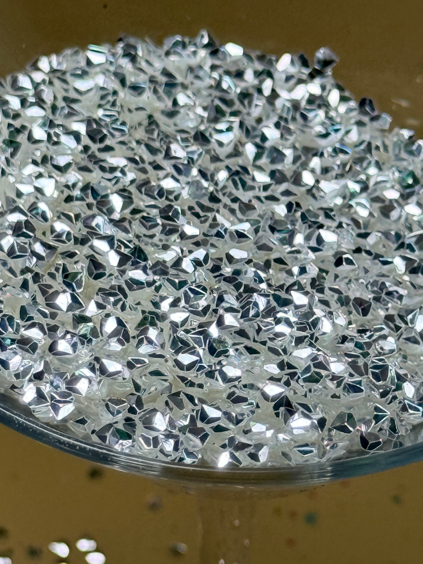 1052 WHITE AND SILVER DIAMONDS