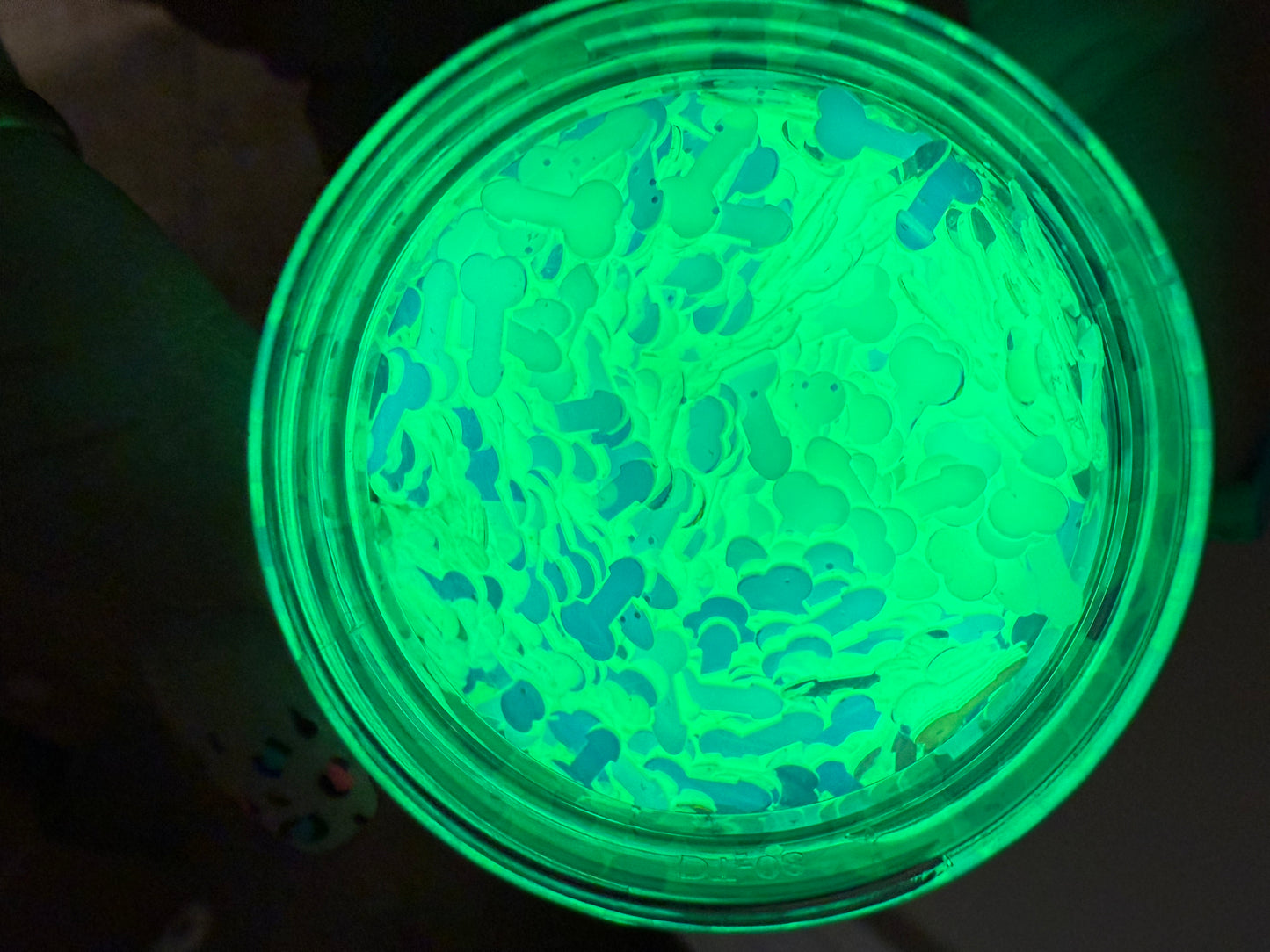 GLOW RICHARDS