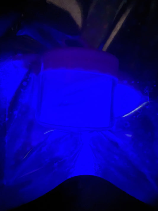 WHITE PIGMENT, GLOWS PURPLE